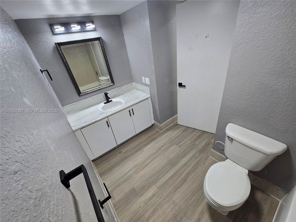 For Rent: $2,500 (2 beds, 2 baths, 970 Square Feet)
