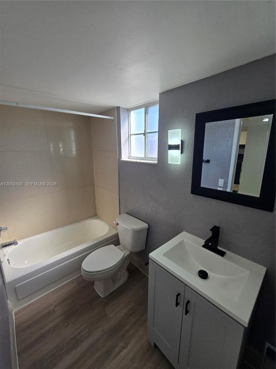 For Rent: $2,500 (2 beds, 2 baths, 970 Square Feet)