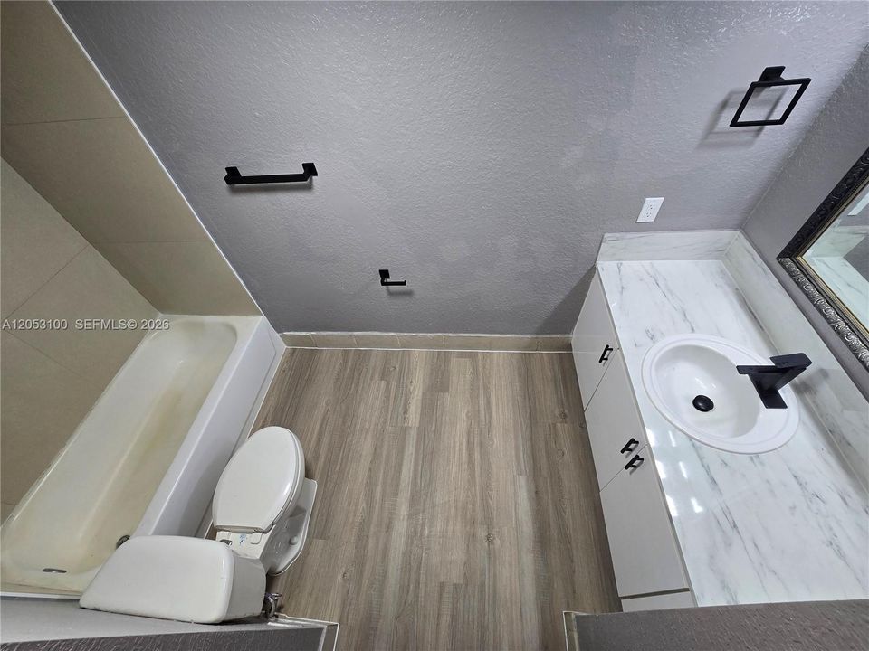 For Rent: $2,500 (2 beds, 2 baths, 970 Square Feet)