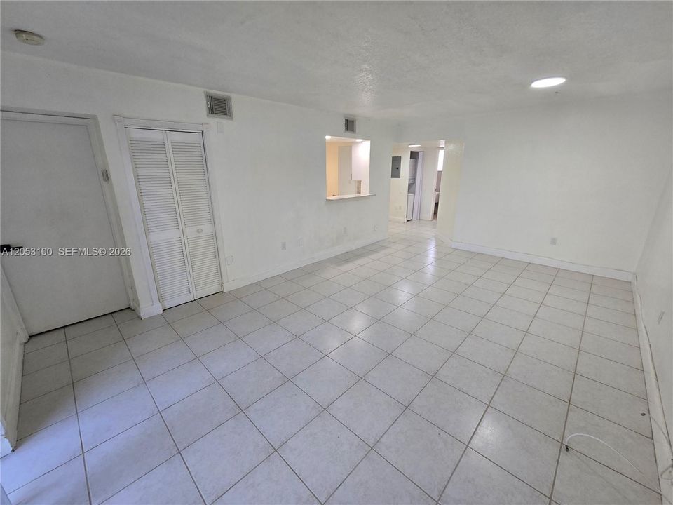 For Rent: $2,500 (2 beds, 2 baths, 970 Square Feet)
