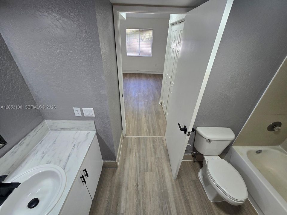 For Rent: $2,500 (2 beds, 2 baths, 970 Square Feet)