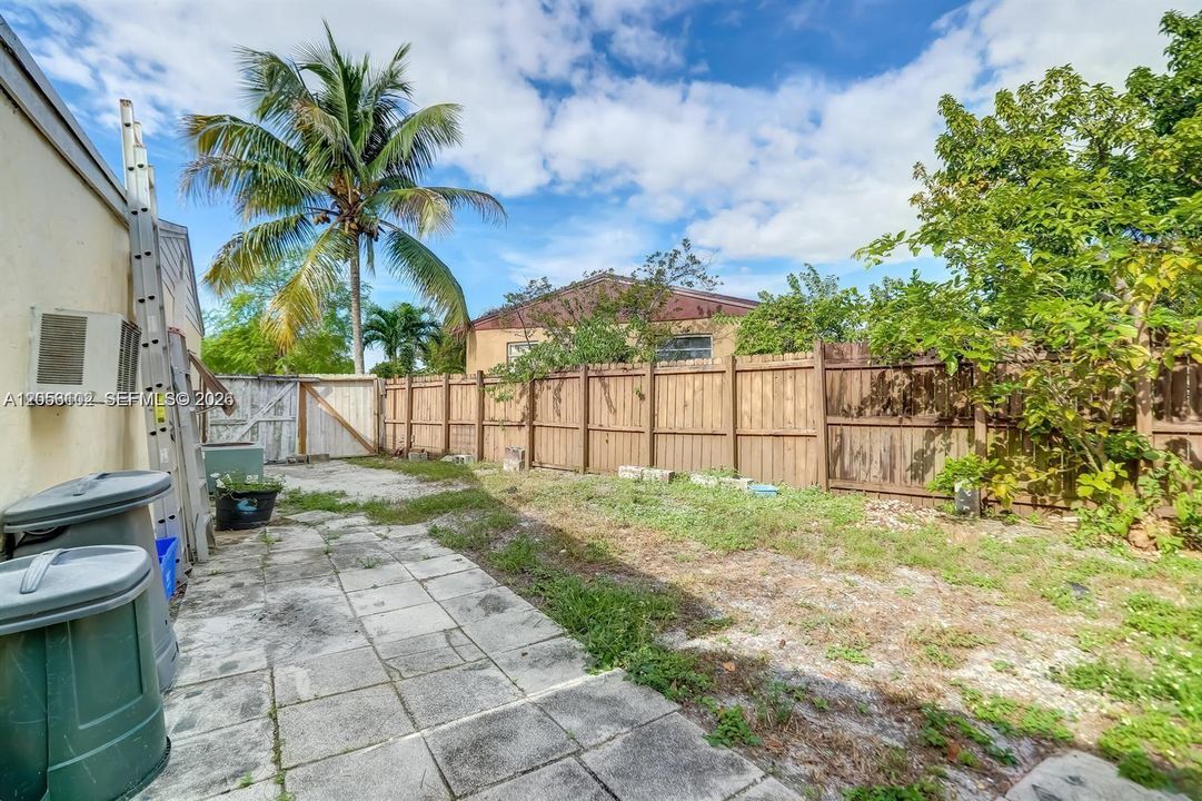 For Rent: $2,399 (3 beds, 1 baths, 1744 Square Feet)