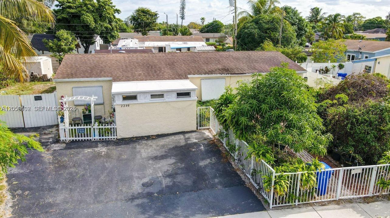 For Rent: $2,399 (3 beds, 1 baths, 1744 Square Feet)