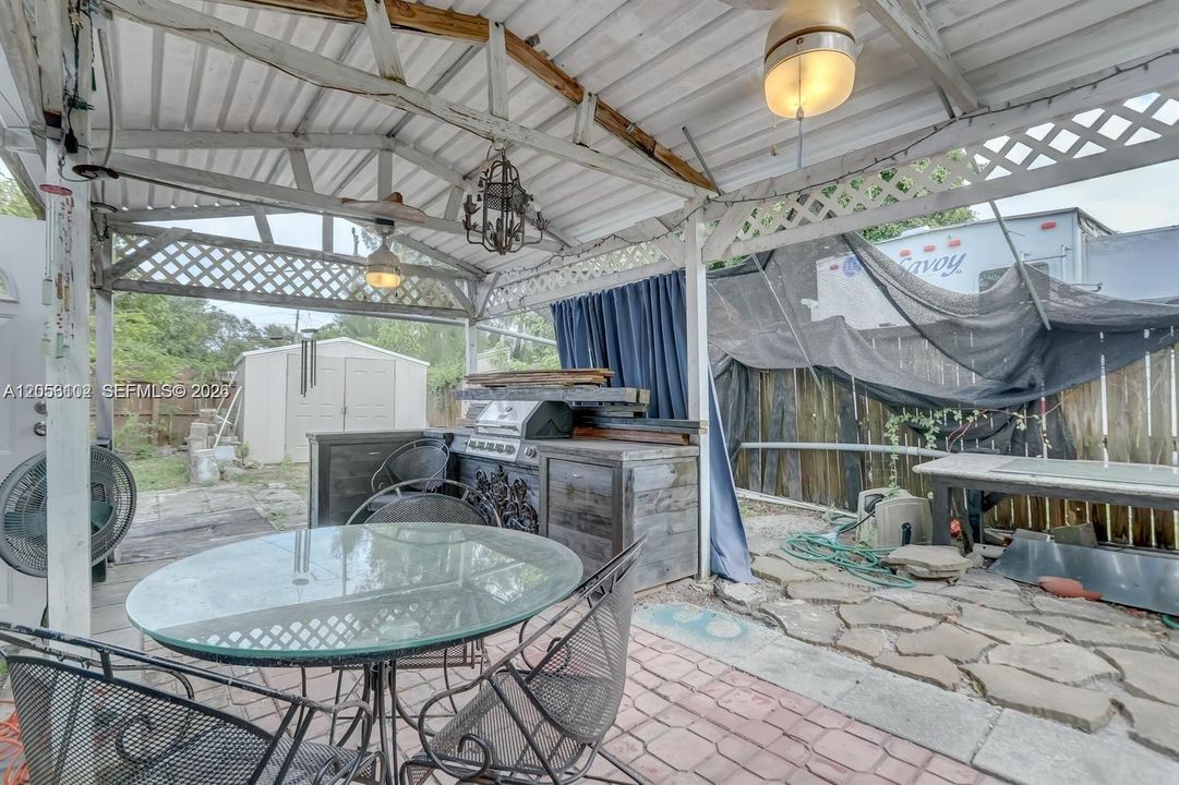 For Rent: $2,399 (3 beds, 1 baths, 1744 Square Feet)