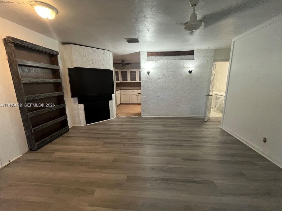 For Rent: $2,399 (3 beds, 1 baths, 1744 Square Feet)