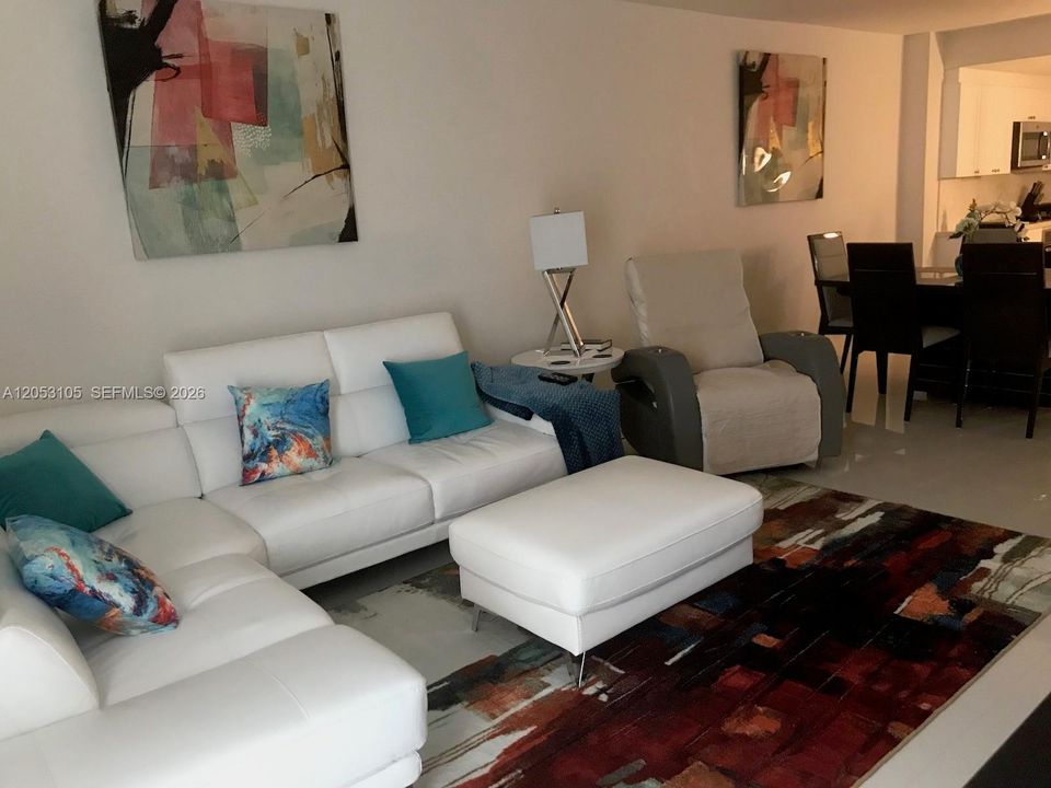 En Renta: $2,500 (1 camas, 1 baños, 1000 Pies cuadrados)