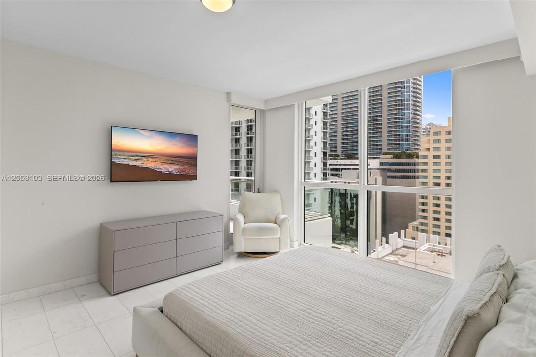 For Sale: $615,000 (1 beds, 1 baths, 905 Square Feet)