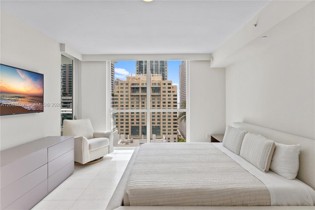 For Sale: $615,000 (1 beds, 1 baths, 905 Square Feet)