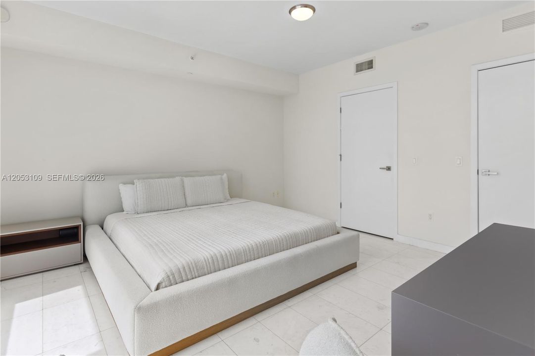 For Sale: $615,000 (1 beds, 1 baths, 905 Square Feet)