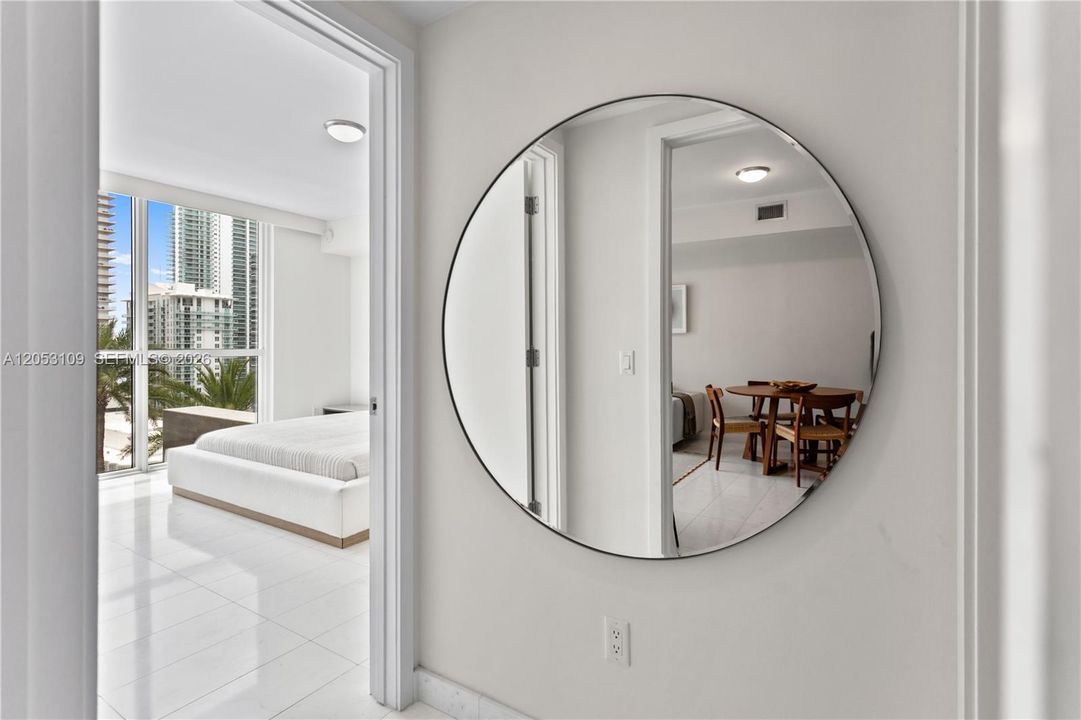 For Sale: $615,000 (1 beds, 1 baths, 905 Square Feet)