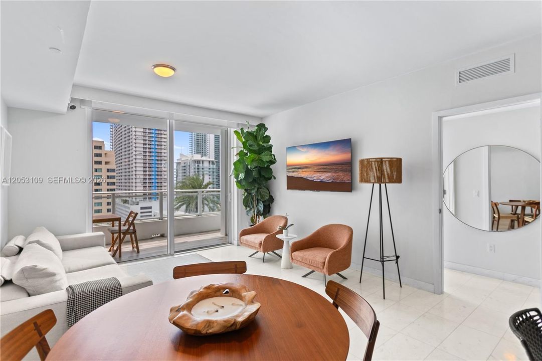 For Sale: $615,000 (1 beds, 1 baths, 905 Square Feet)