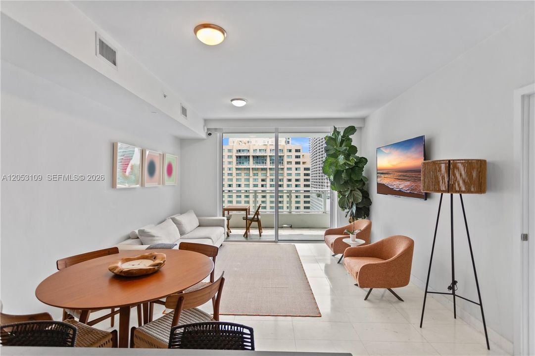 For Sale: $615,000 (1 beds, 1 baths, 905 Square Feet)