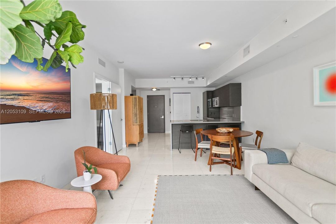 For Sale: $615,000 (1 beds, 1 baths, 905 Square Feet)