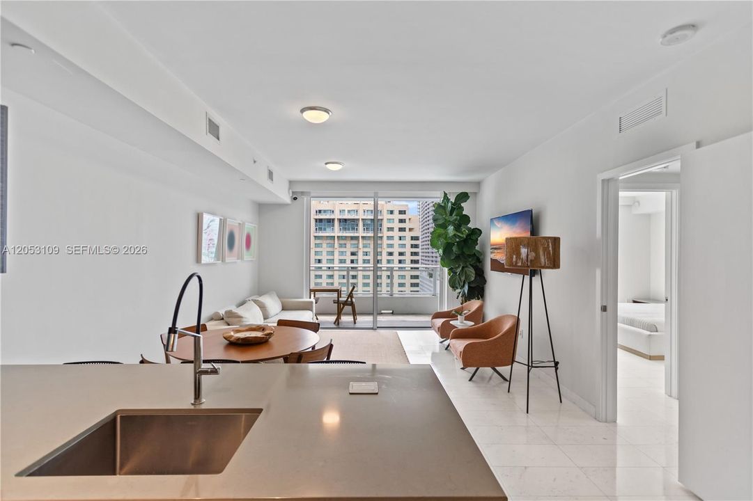 For Sale: $615,000 (1 beds, 1 baths, 905 Square Feet)