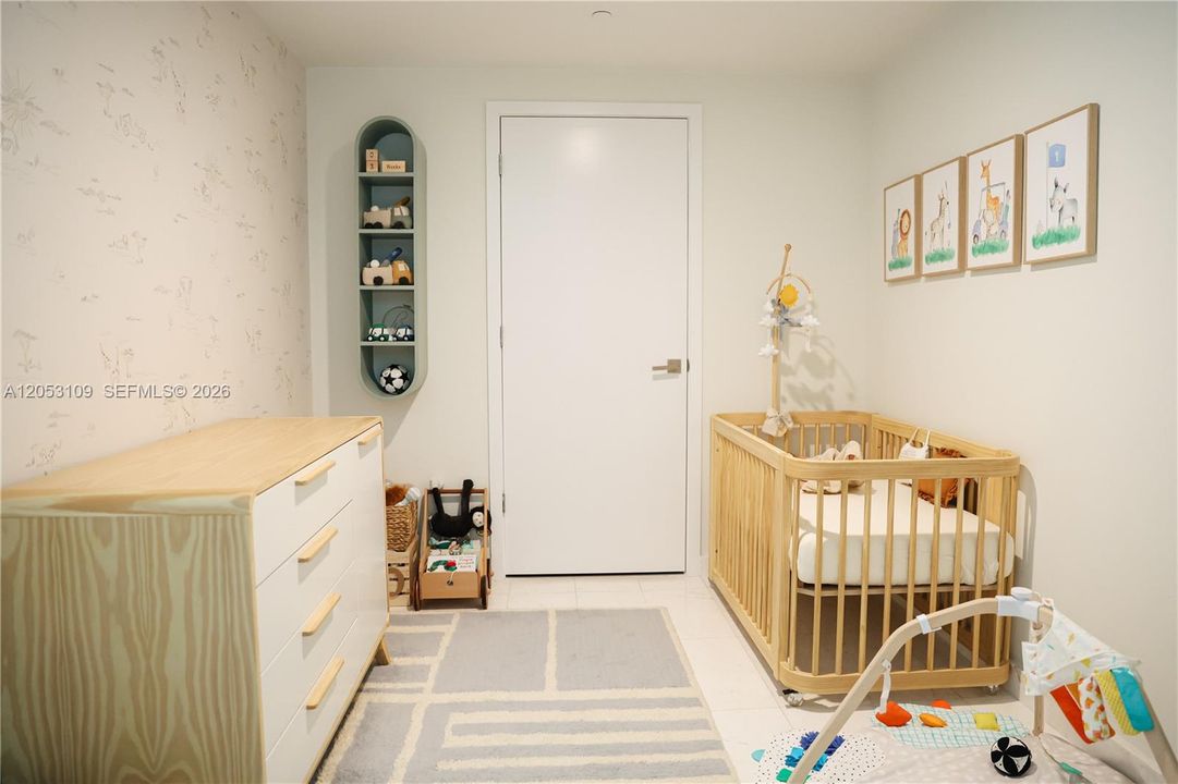 For Sale: $615,000 (1 beds, 1 baths, 905 Square Feet)