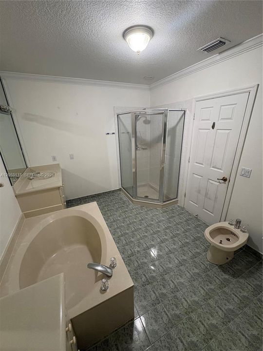 For Sale: $849,000 (5 beds, 3 baths, 2417 Square Feet)