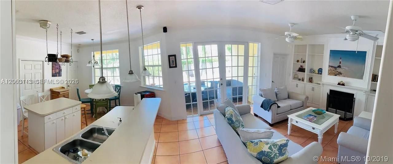 For Sale: $849,000 (5 beds, 3 baths, 2417 Square Feet)