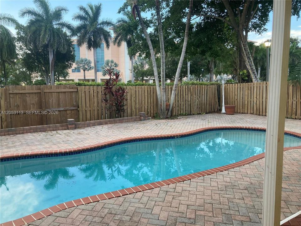 For Sale: $849,000 (5 beds, 3 baths, 2417 Square Feet)