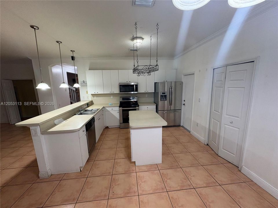 For Sale: $849,000 (5 beds, 3 baths, 2417 Square Feet)