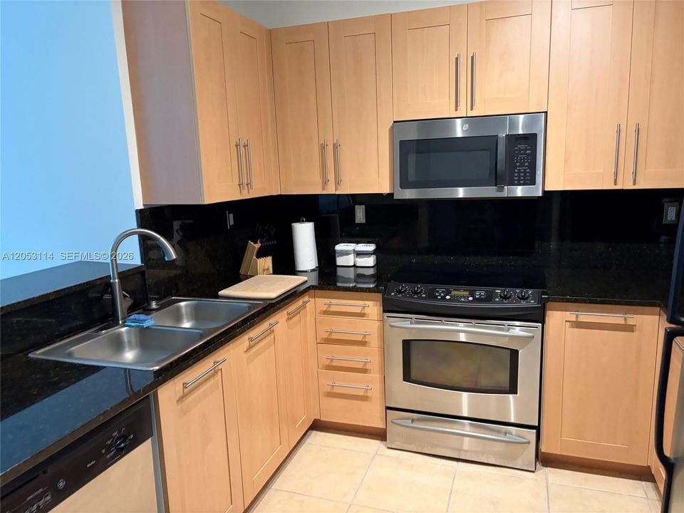 В аренду: $3,500 (2 спален, 2 ванн, 1270 Квадратных фут)