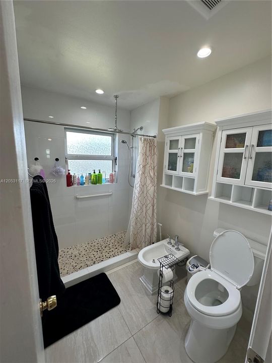 For Sale: $725,000 (3 beds, 2 baths, 1764 Square Feet)
