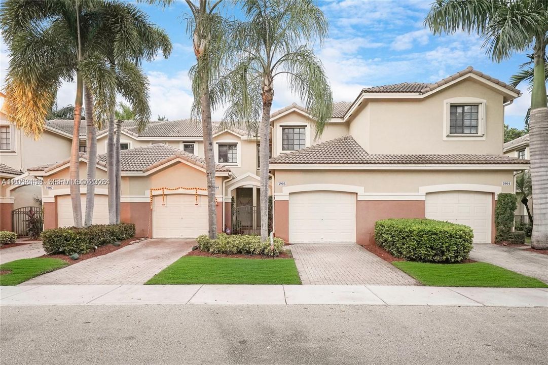 For Rent: $3,400 (3 beds, 2 baths, 1605 Square Feet)