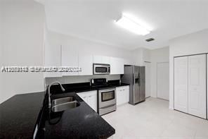 For Rent: $3,400 (3 beds, 2 baths, 1605 Square Feet)