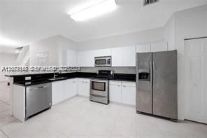 For Rent: $3,400 (3 beds, 2 baths, 1605 Square Feet)