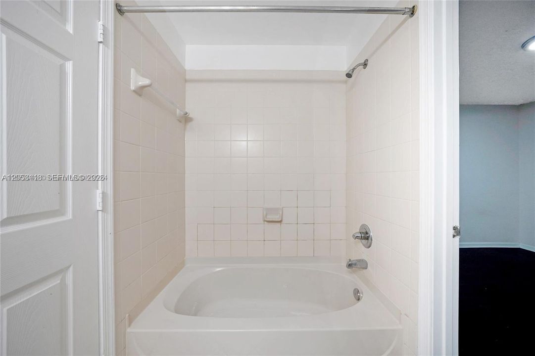 For Rent: $3,400 (3 beds, 2 baths, 1605 Square Feet)