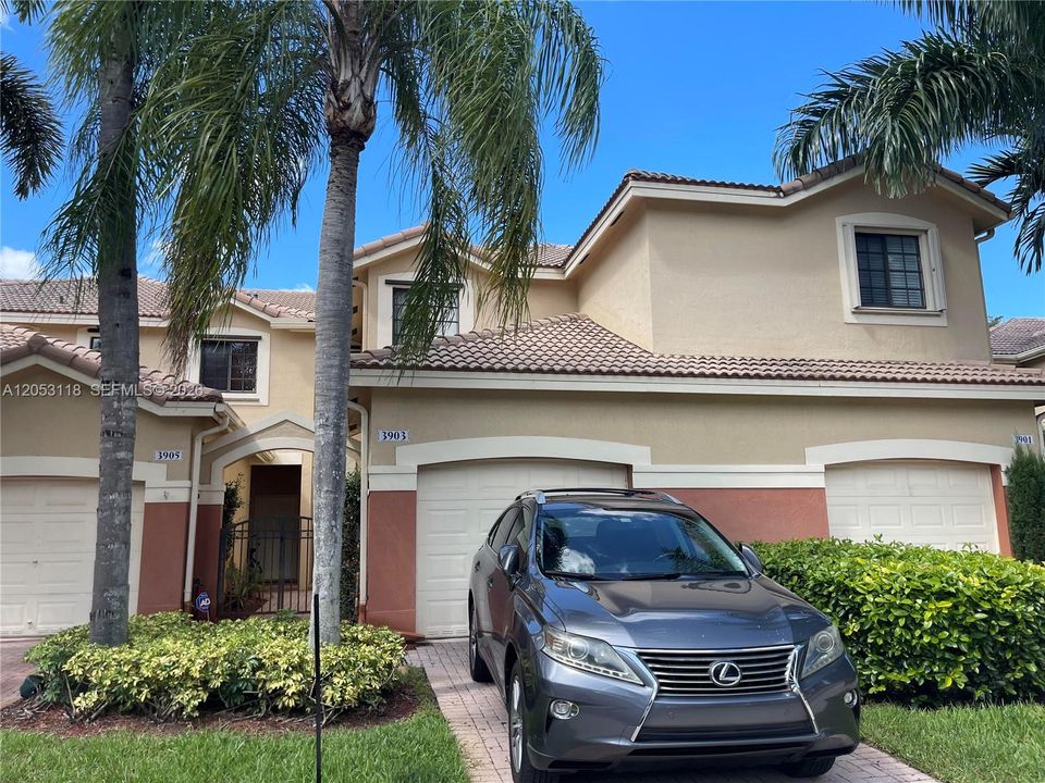 For Rent: $3,400 (3 beds, 2 baths, 1605 Square Feet)