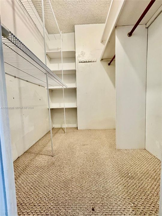 For Rent: $1,800 (1 beds, 1 baths, 1066 Square Feet)
