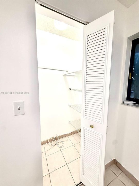 For Sale: $269,900 (2 beds, 1 baths, 764 Square Feet)