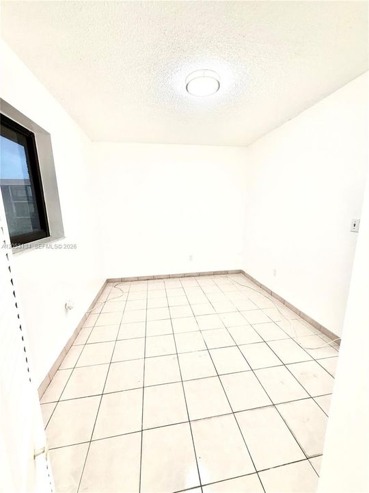 For Sale: $269,900 (2 beds, 1 baths, 764 Square Feet)