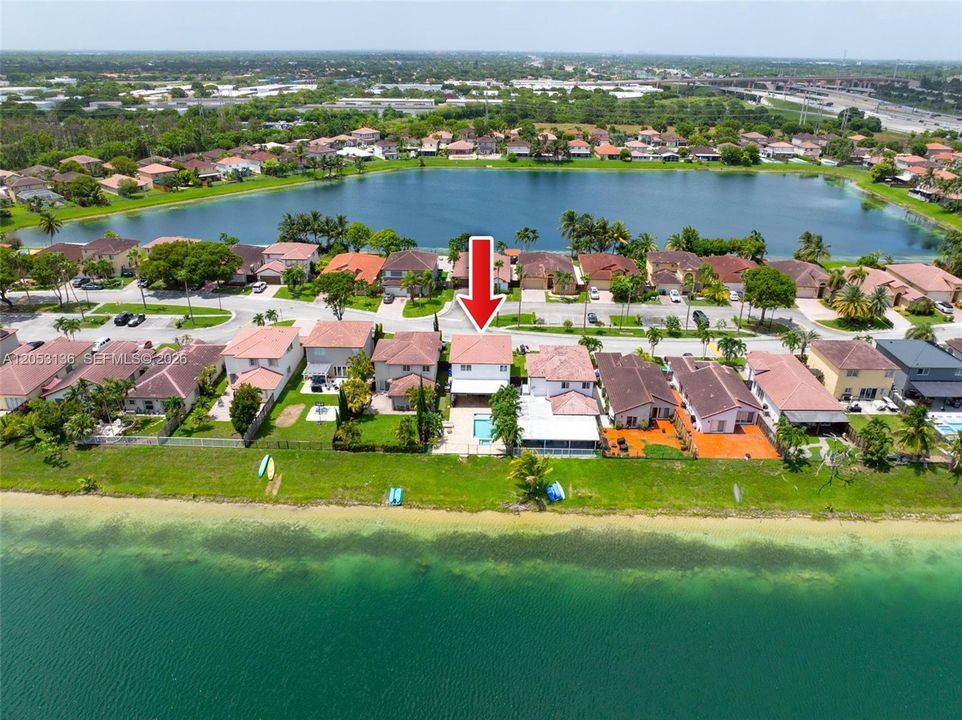 En Venta: $875,000 (4 camas, 2 baños, 1954 Pies cuadrados)