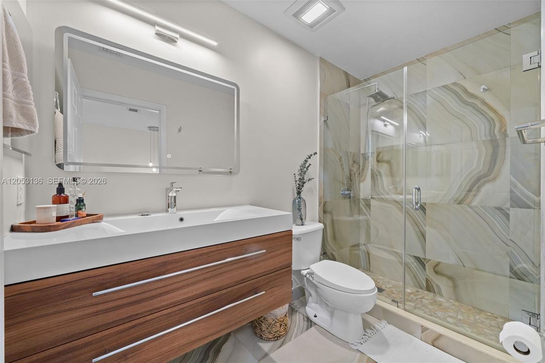 En Venta: $875,000 (4 camas, 2 baños, 1954 Pies cuadrados)