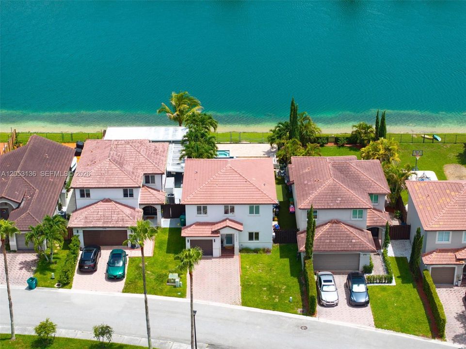 En Venta: $875,000 (4 camas, 2 baños, 1954 Pies cuadrados)