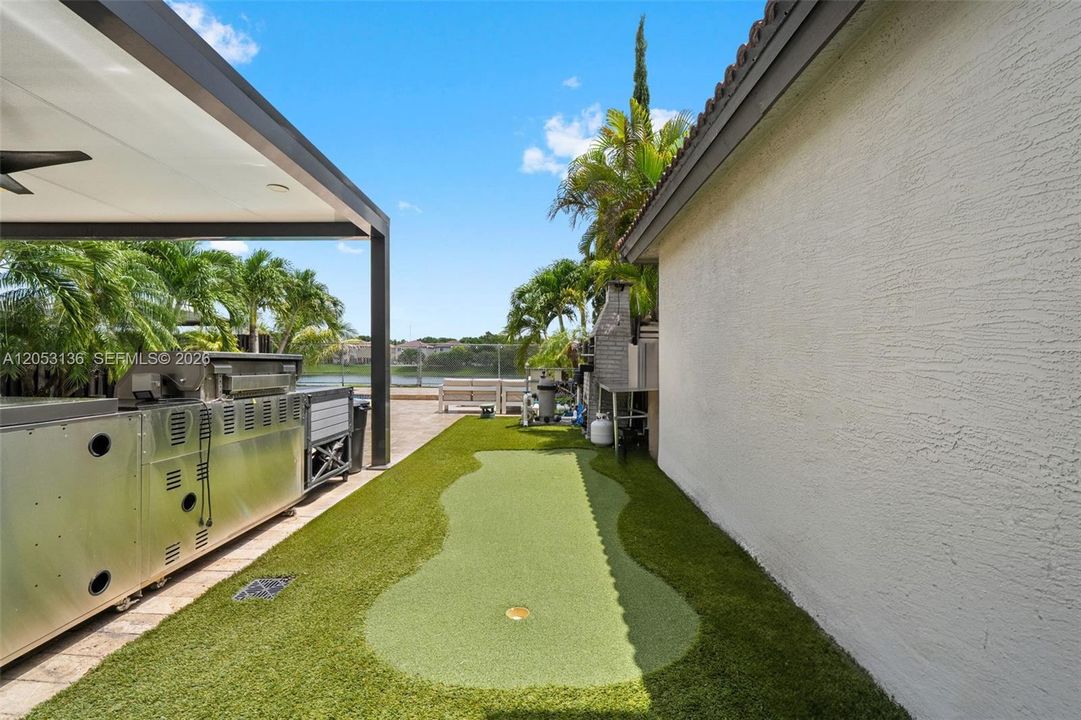 En Venta: $875,000 (4 camas, 2 baños, 1954 Pies cuadrados)