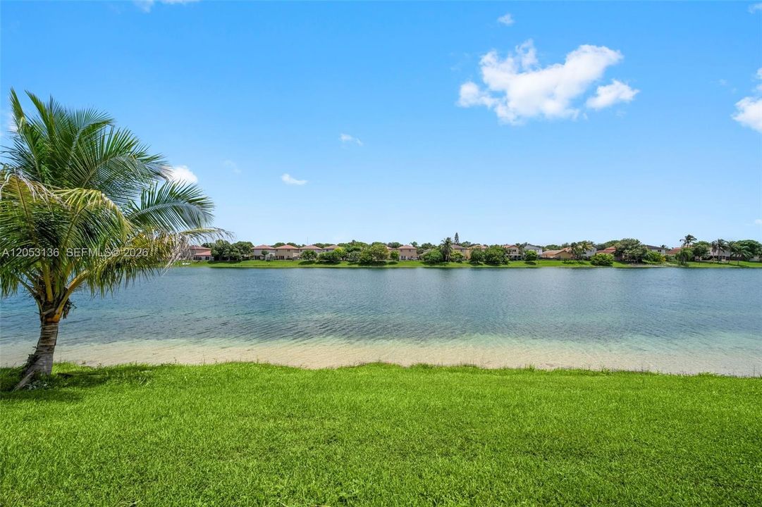 En Venta: $875,000 (4 camas, 2 baños, 1954 Pies cuadrados)