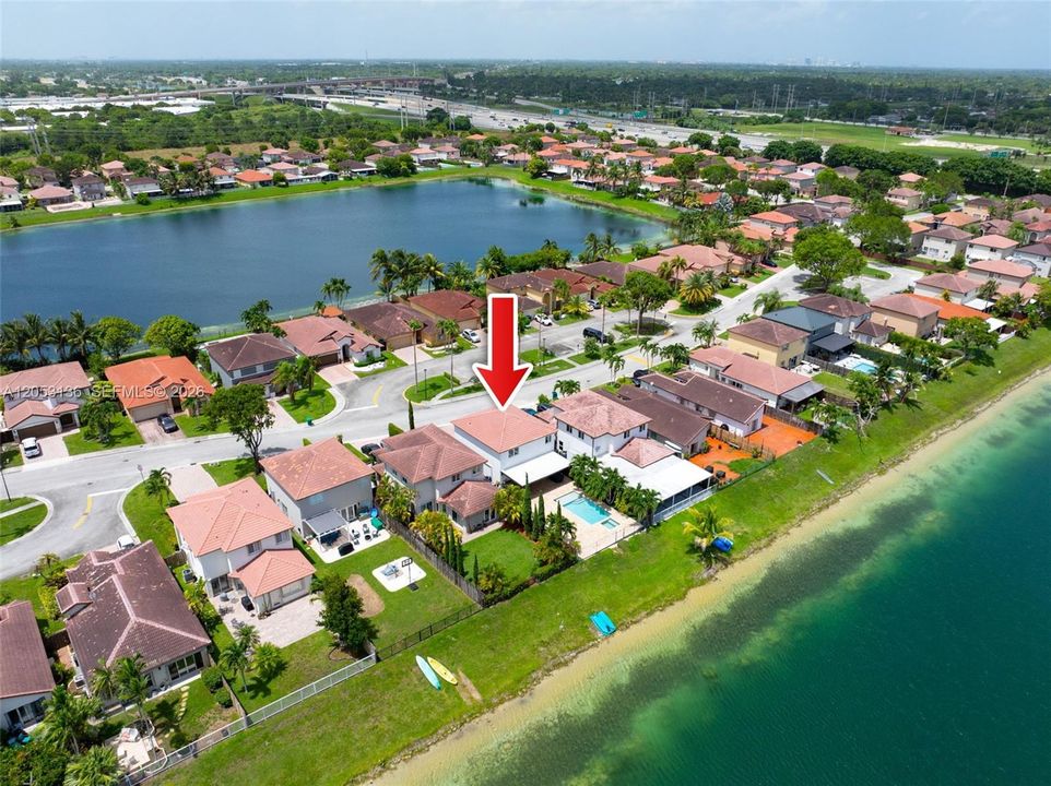 En Venta: $875,000 (4 camas, 2 baños, 1954 Pies cuadrados)