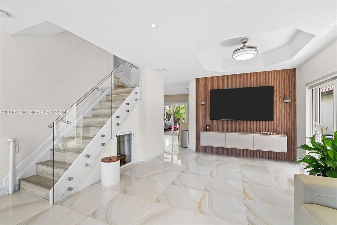 En Venta: $875,000 (4 camas, 2 baños, 1954 Pies cuadrados)