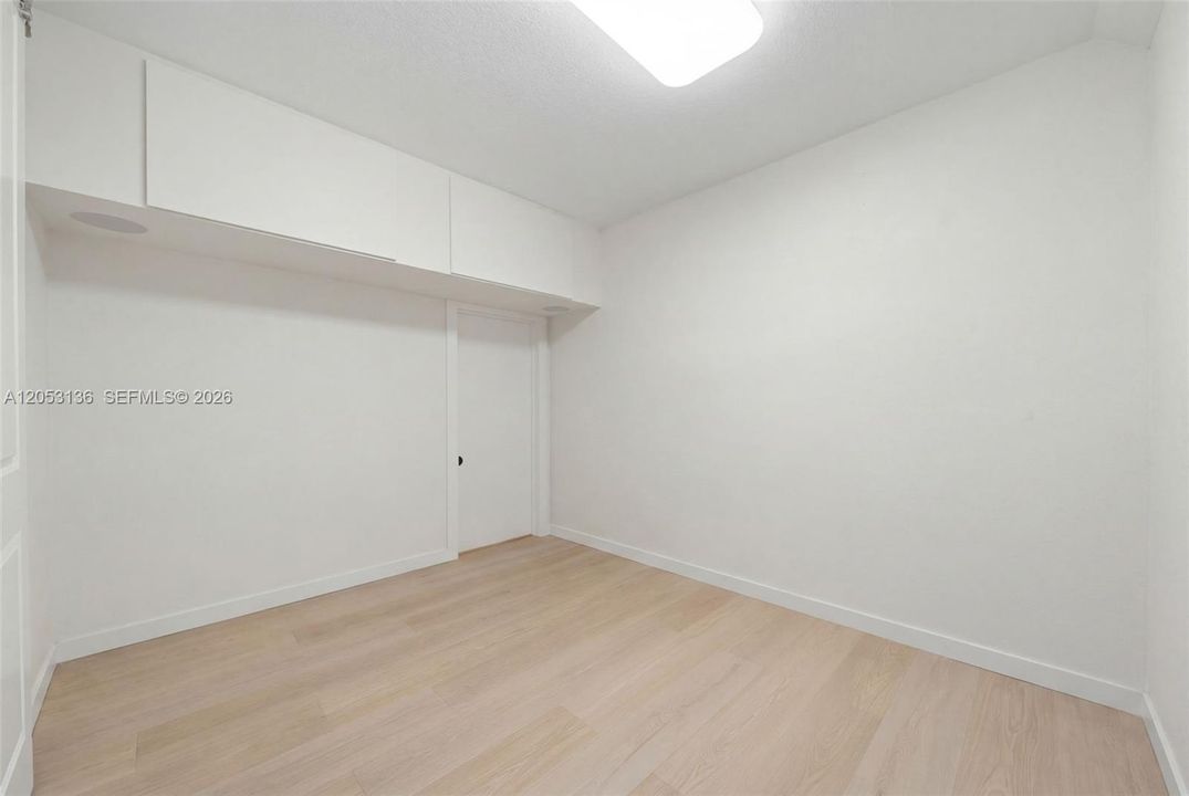 En Venta: $875,000 (4 camas, 2 baños, 1954 Pies cuadrados)