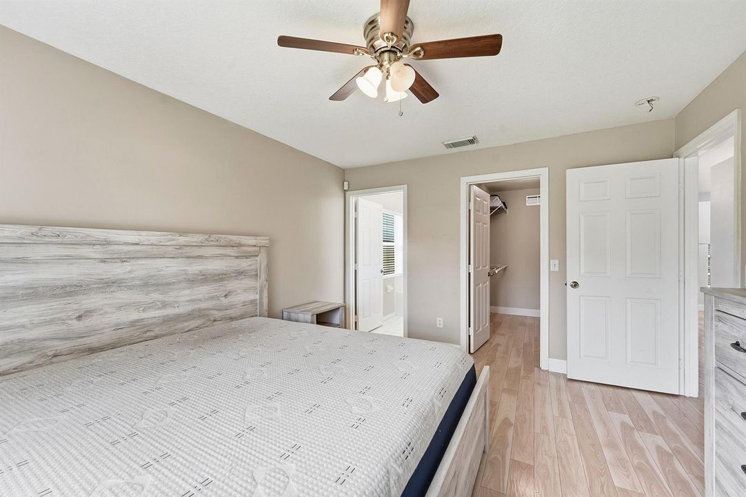18_primary bedroom