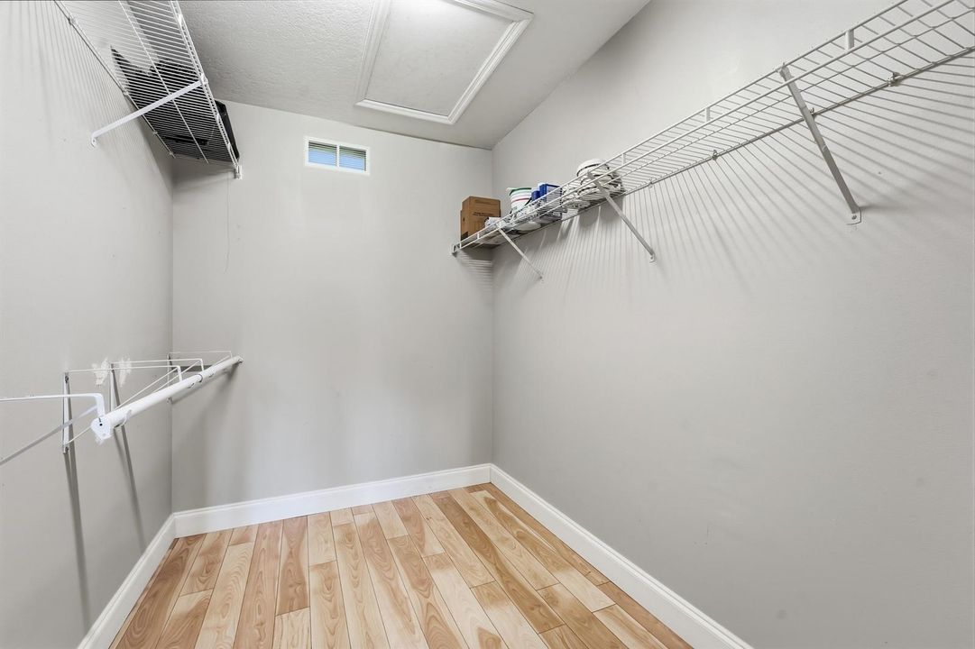 20_walk-in closet
