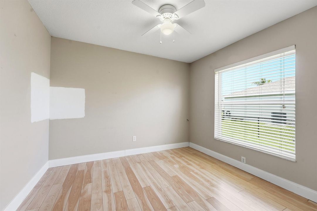 23_bedroom