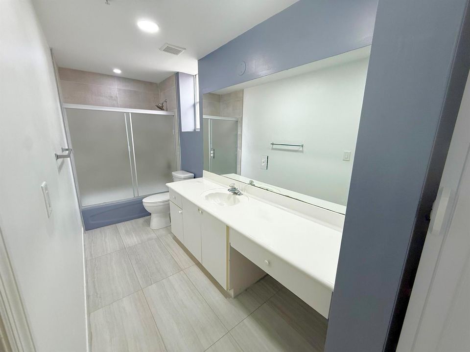 CEAAAE01-6108-4D52-ABA7-94688581EA35
