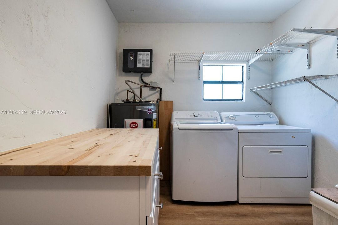 En Renta: $5,250 (4 camas, 2 baños, 2000 Pies cuadrados)