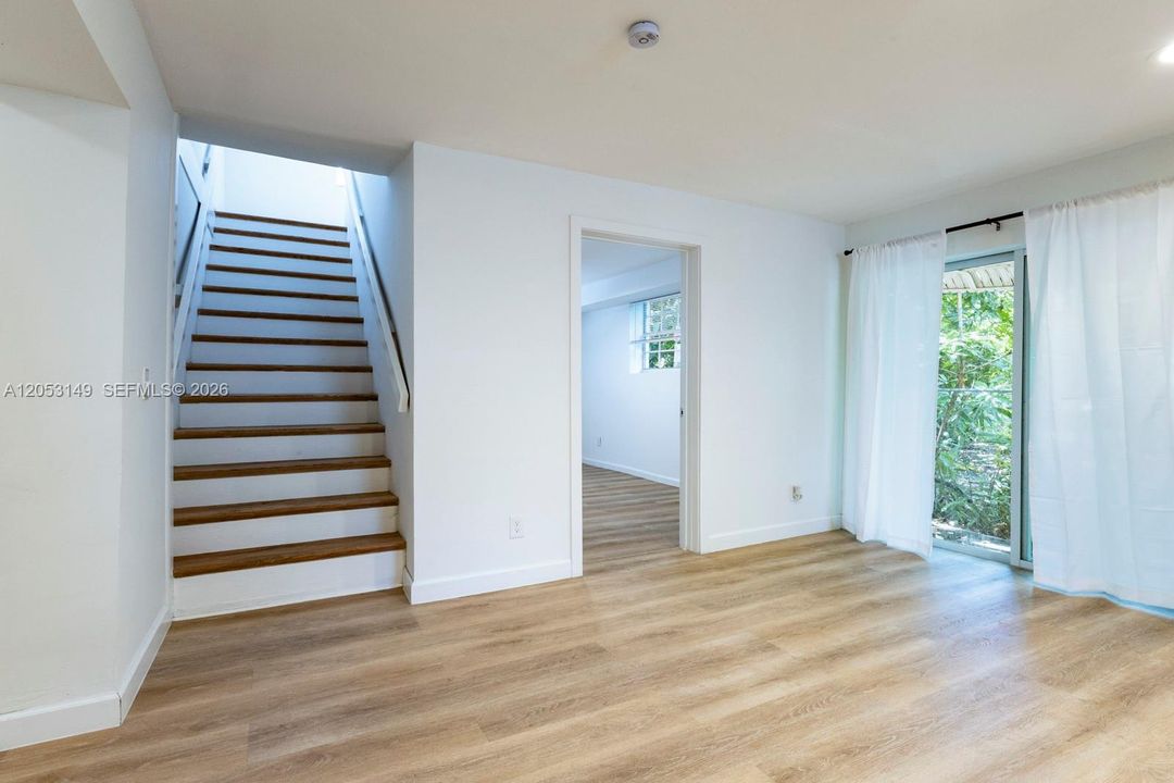 En Renta: $5,250 (4 camas, 2 baños, 2000 Pies cuadrados)