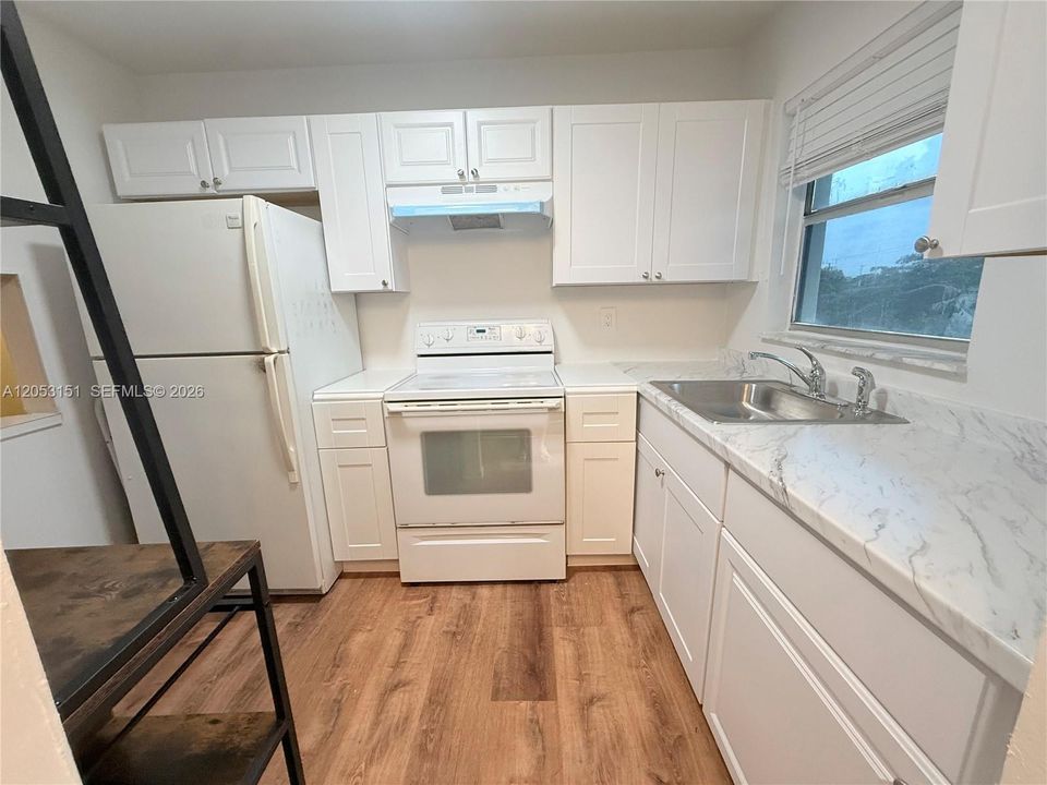 В аренду: $1,750 (2 спален, 2 ванн, 850 Квадратных фут)
