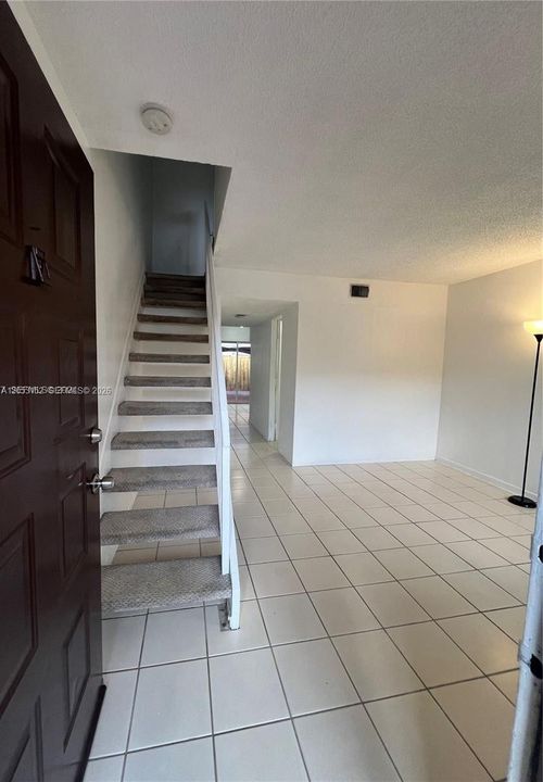En Venta: $305,000 (1 camas, 2 baños, 0 Pies cuadrados)