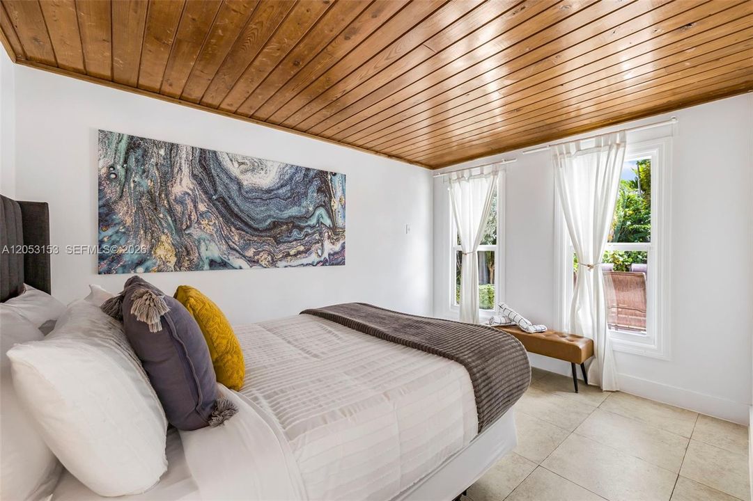В аренду: $8,500 (5 спален, 2 ванн, 2120 Квадратных фут)